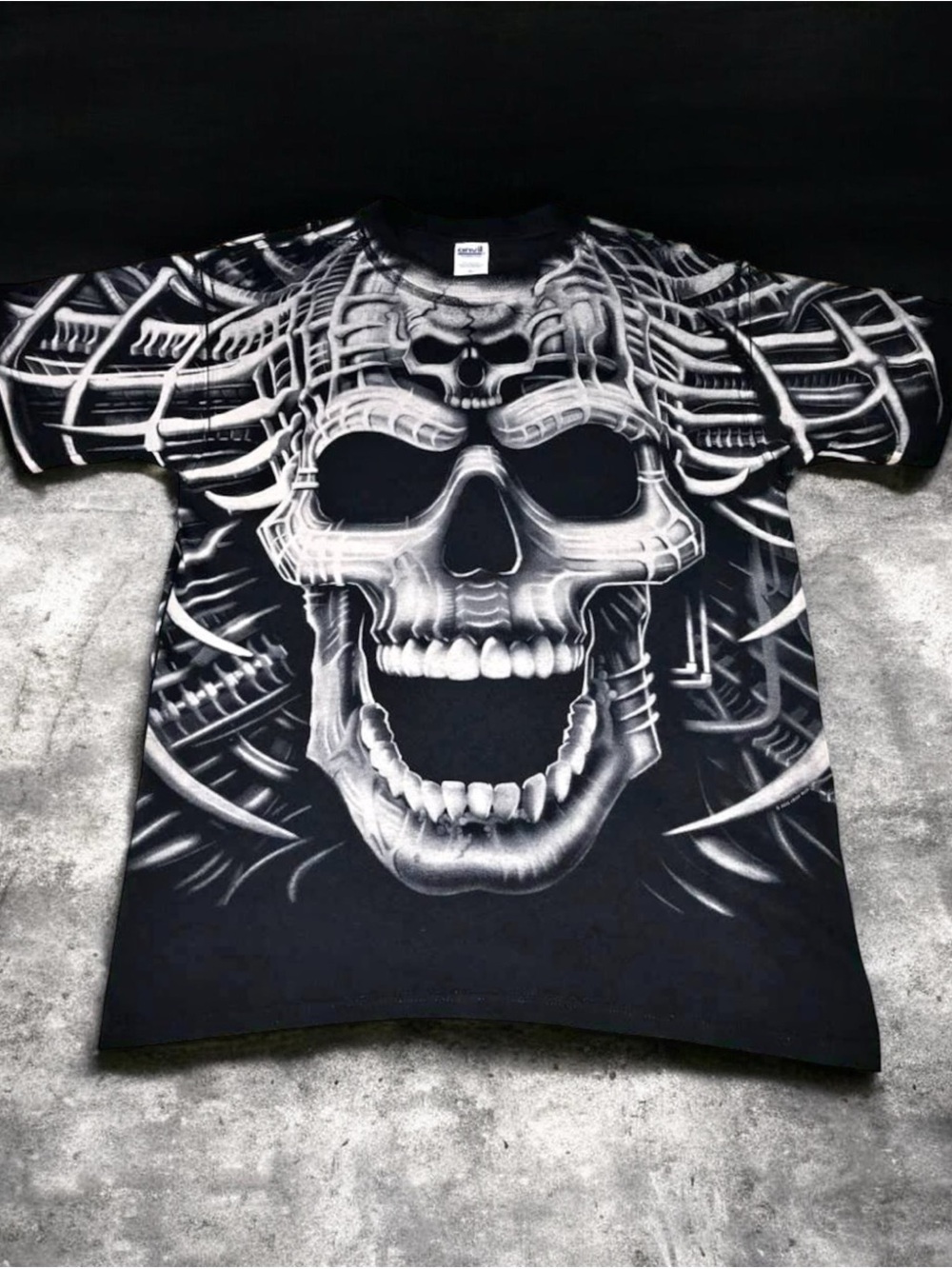 Liquid blue holy grail Graphic Skull t shirt RARE find